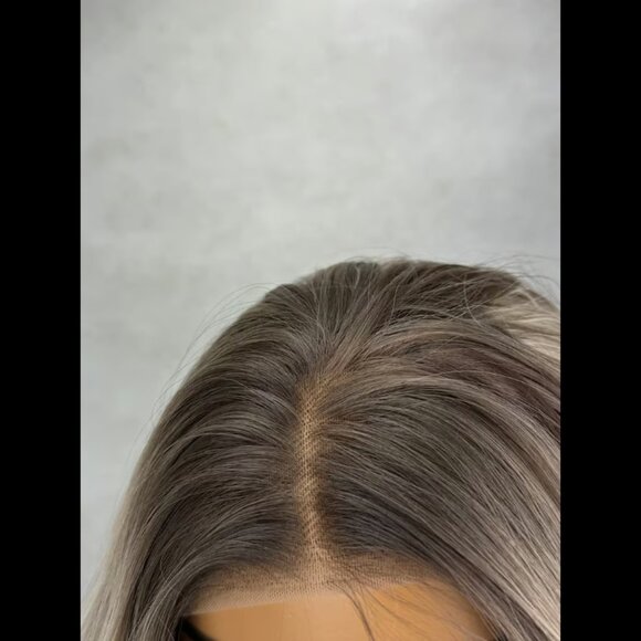 WIG - WAVE CHASER ASH 22 INCH LIGHT COOL ASHY TONE TPART WAVY - Picture 3 of 5